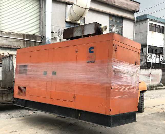 靜音型康明斯300kw二手發(fā)電機(jī)