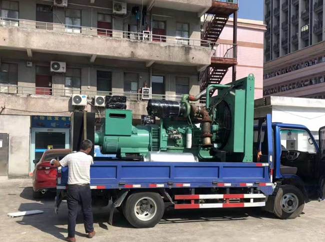 柬埔寨客戶采購的450kw康明斯二手發(fā)電機(jī)